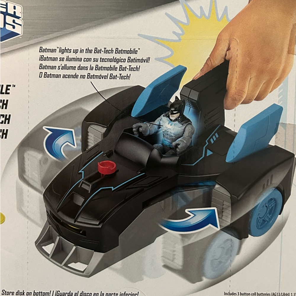 DC Super Friends Batmobile Bat-Tech - NEW in box! Lights up and launches discs - Picture 5 of 8